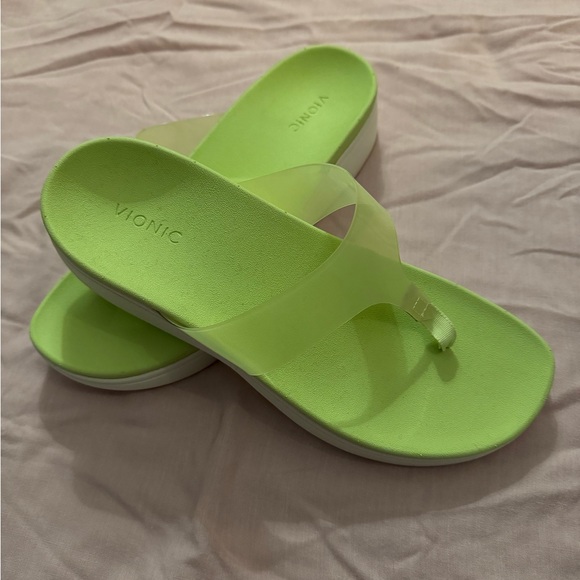 Brand new Vionic flip flops - Picture 1 of 3
